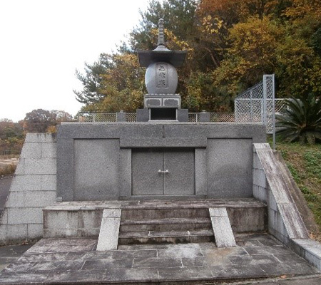 外観：無縁塚供養塔