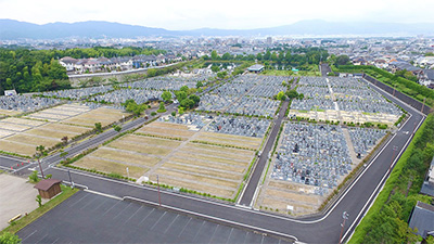 霊園にドローン参上！