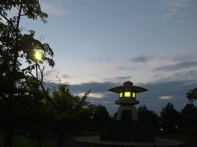 秋は夕暮れ