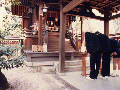 代表者が本殿に参拝
